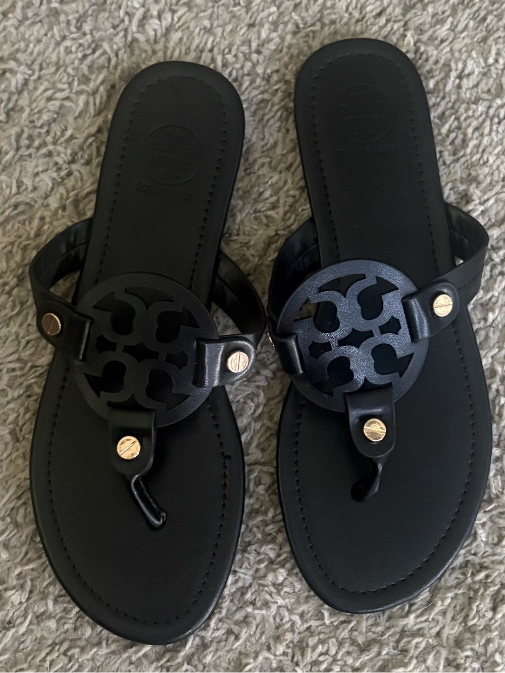 Black Thong Sandals READ DESCRIPTION